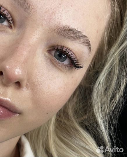 Наращивание ресниц и оформление бровей