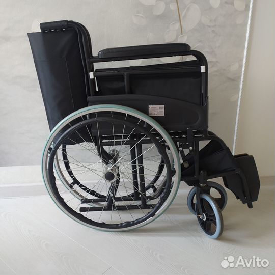 Инвалидная коляска (почти новая)