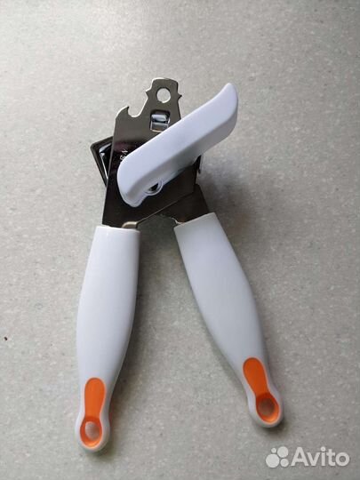 Солонка и перечница мельница, консервный нож