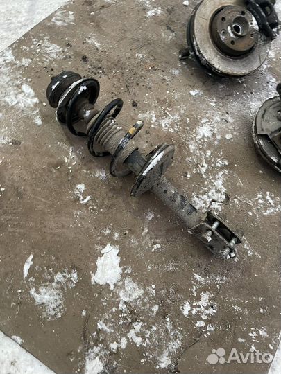 Передние стойки Renault Logan,Largus