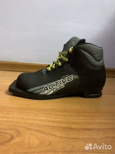 Лыжные ботинки, Лыжи