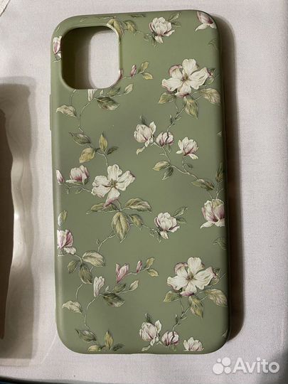 Чехлы на iPhone 11