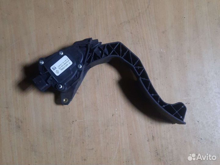 Педаль газа электронная Renault Ларгус 180022703R