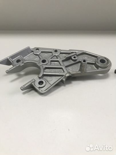 BMW R1100R 259R кронштейн подножки правой