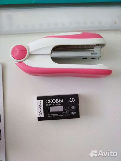 Степлер, дырокол и другие канцтовары