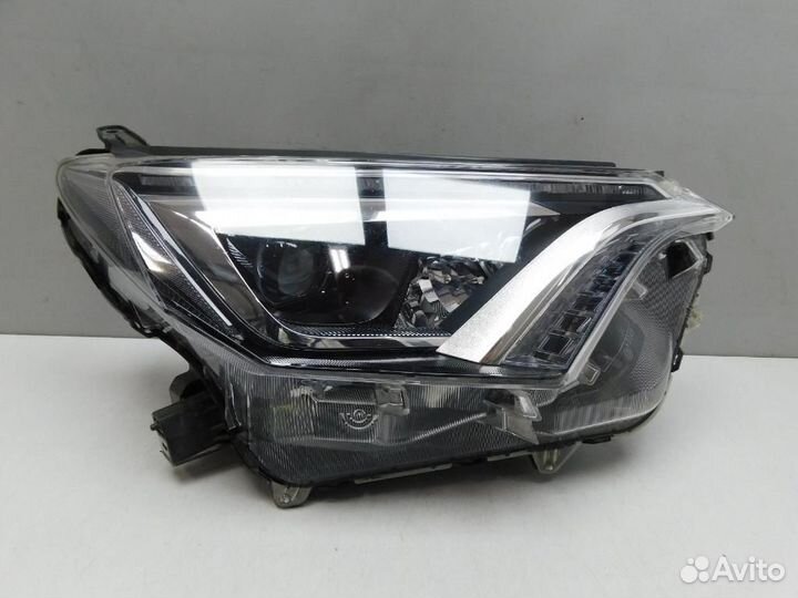 Фара правая Toyota RAV4
