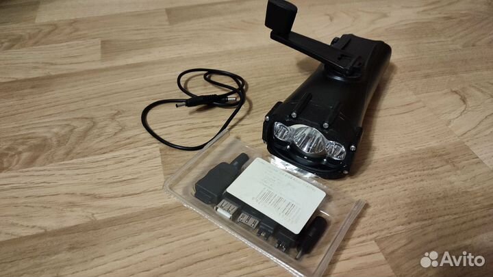 Фонарик для кемпинга с динамо машиной