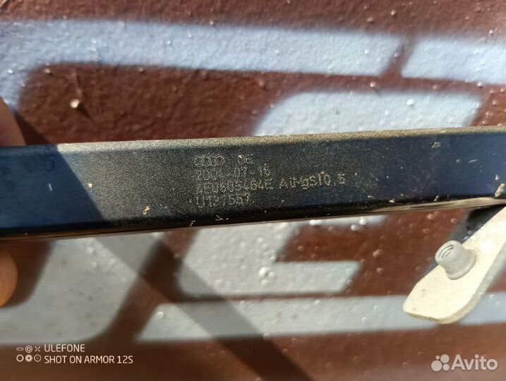 Кронштейн крыла передний правый Audi A8 D3 4.2 BVJ