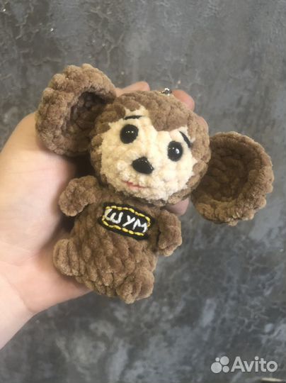 Чебурашка вязаный брелок