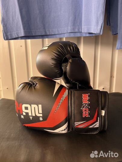 Боксерские перчатки