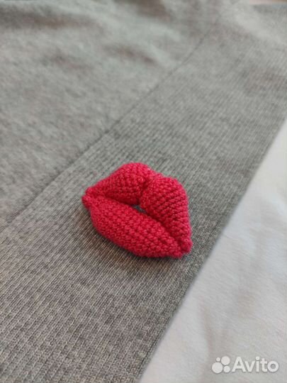 Брошь губы ручной работы