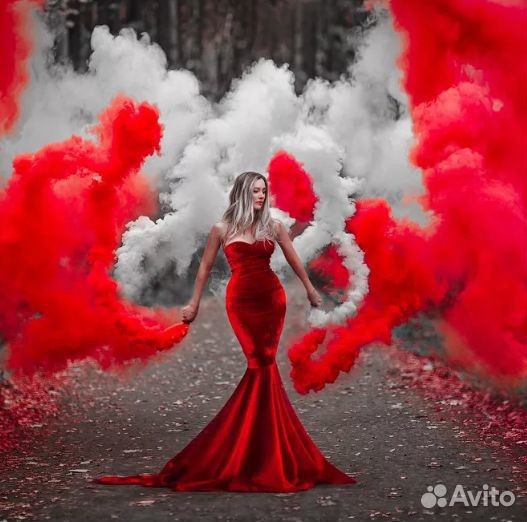 Цветной дым, фонтаны, батареи салютов