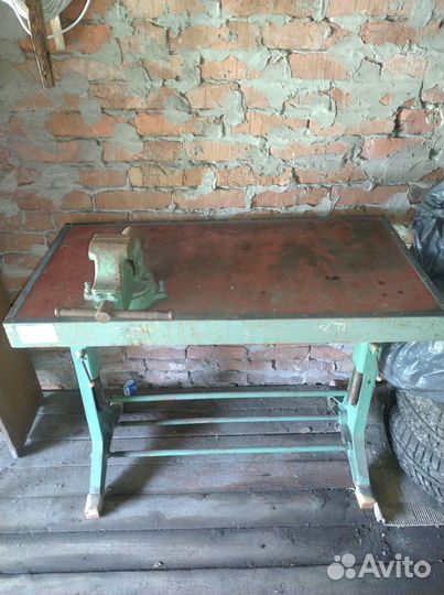 Верстак с тисками, советский