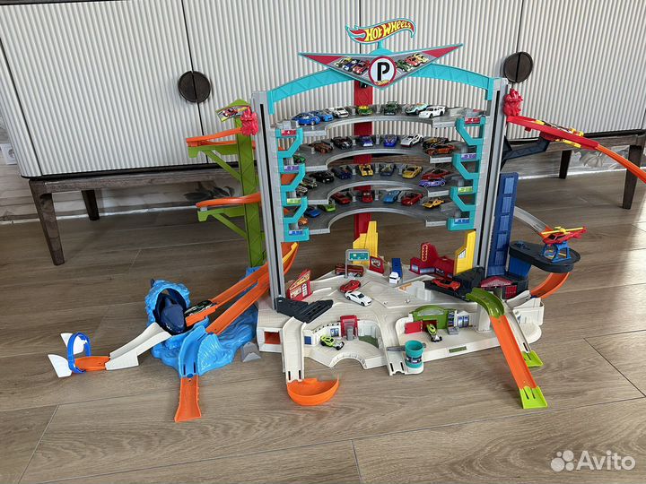 Гараж Hotwheels+трек