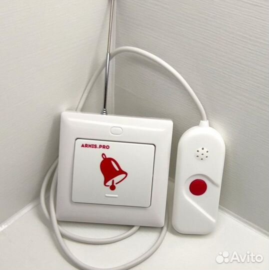 Кнопка вызова персонала с выносной кнопкой в руку