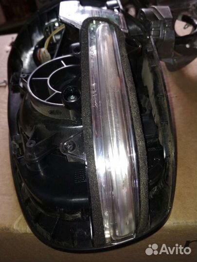 Продаю правое боковое зеркало