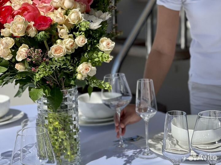 Аренда роскошной яхты с обслуживанием Москва