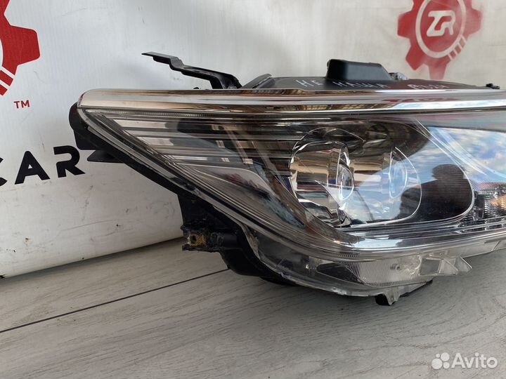 Toyota Camry v55 Фара передняя правая