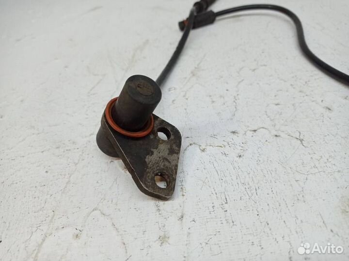 Датчик ABS передний