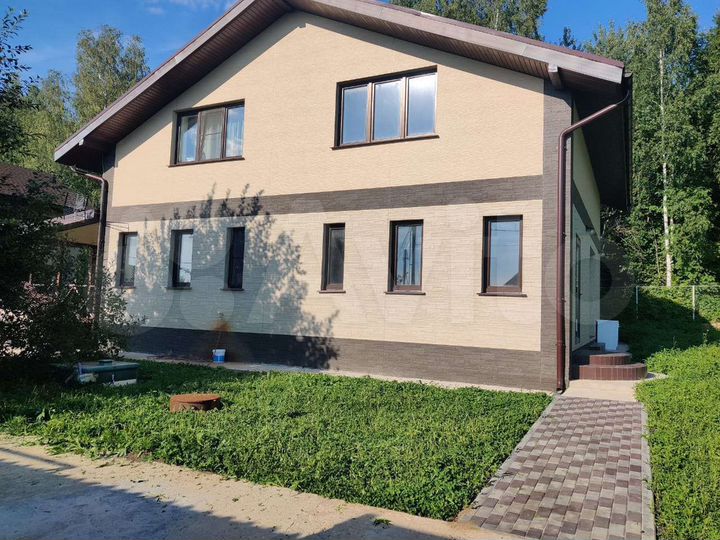 Дом 198,2 м² на участке 8 сот.