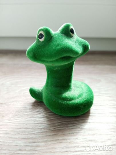 Разные сувениры фигурки