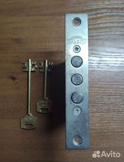 Замок дверной