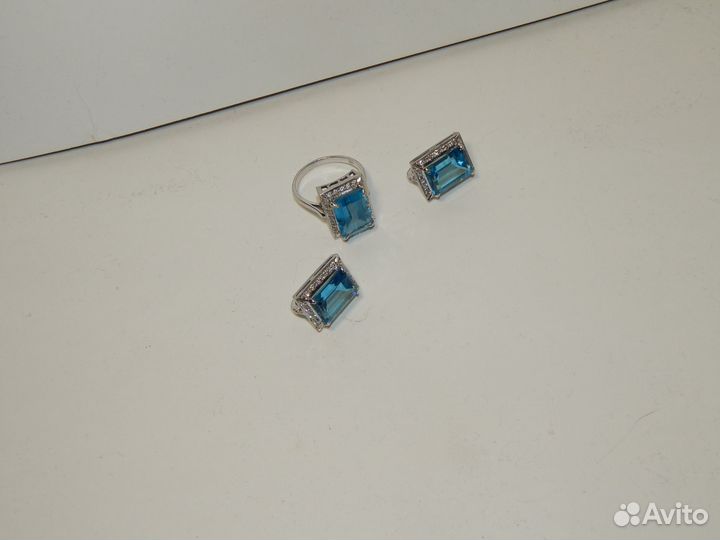 Гарнитур с топазами