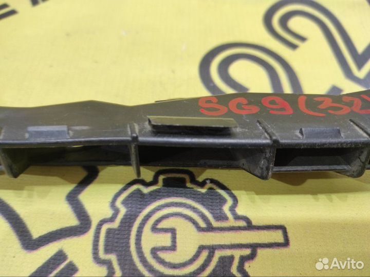 Крепление бампера переднее левое Subaru Forester