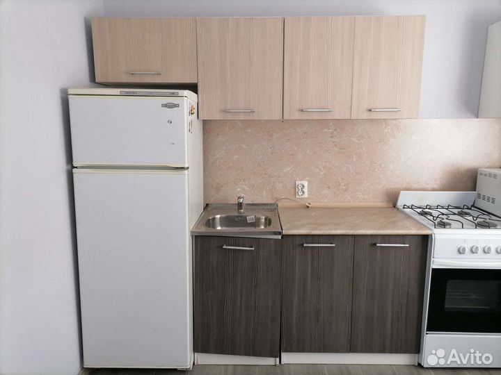 Холодильник бу+ кухонный гарнитур б/у