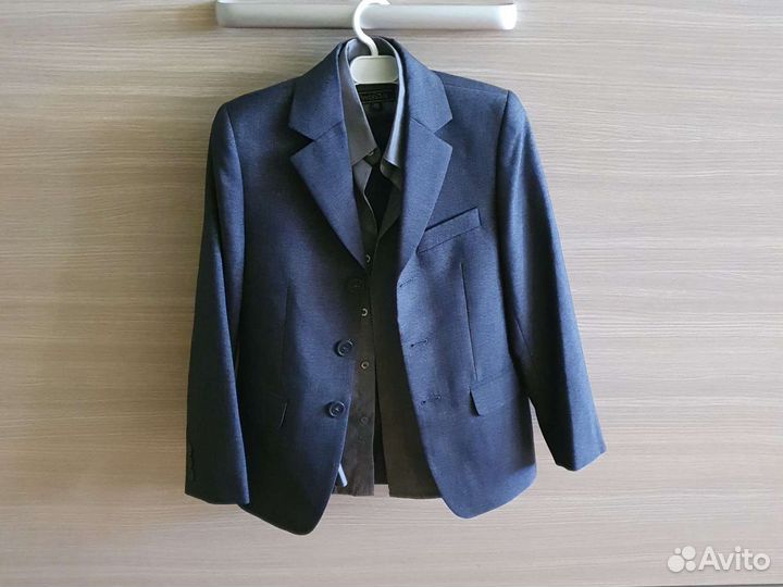 Школьный костюм(пиджак,брюки,рубашка)