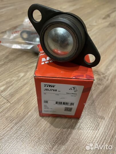 Шаровые BMW E83 X3 TRW JBJ768