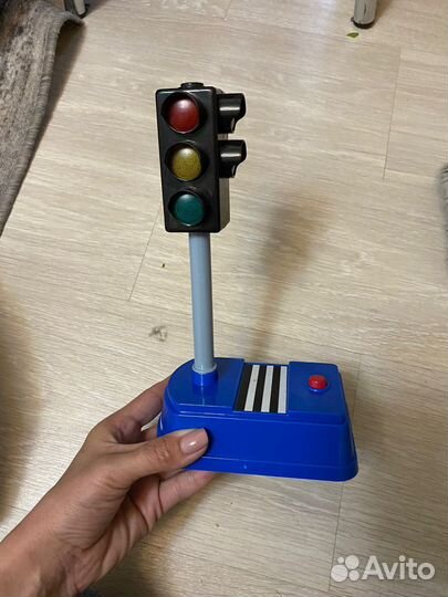 Светофор игрушка