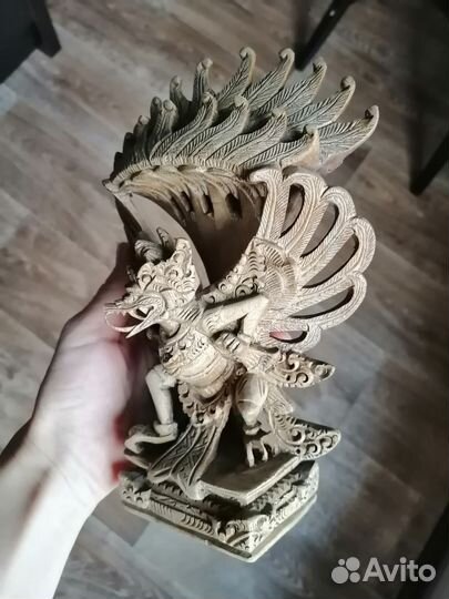 Деревянная статуэтка бронь