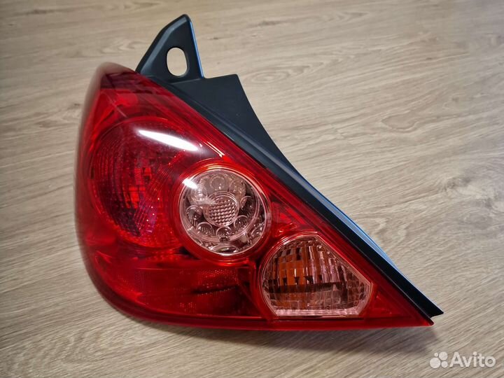 Фонарь задний левый Nissan Tiida (depo 21519k8lae)