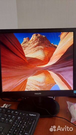 Монитор Philips 17