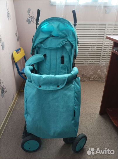 Прогулочная коляска трость новая