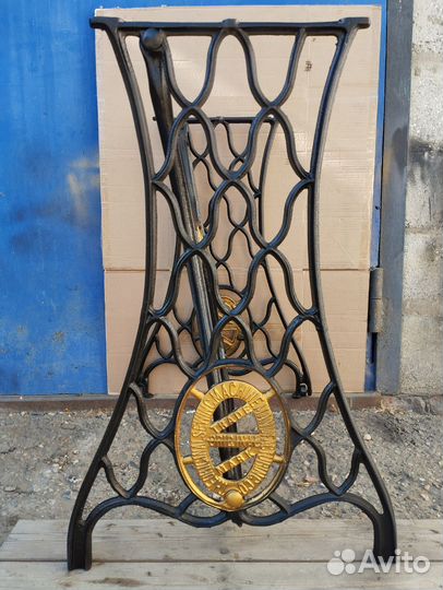 Чугунная станина от швейной машинки