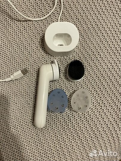 Ультразвуковая щетка для лица Clinique