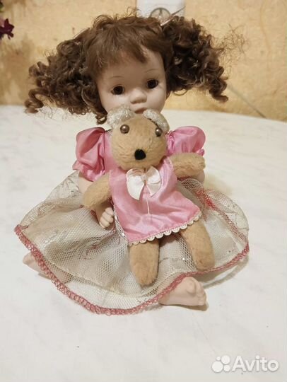 Фарфоровая кукла