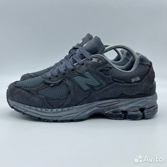 Эргономичные кроссовки New Balance 2002R Black