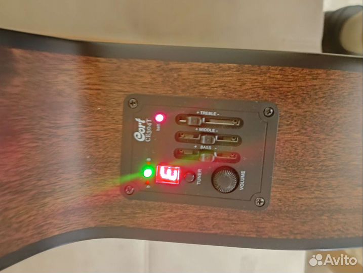 Электроакустическая гитара верх массив Cort sfx