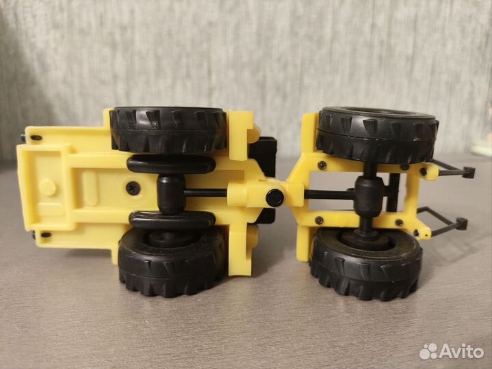 Кировец трактор К-700 модель 1:43 СССР