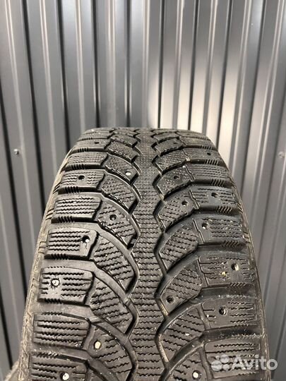 Bridgestone Blizzak Spike-01 215/60 R16 95T