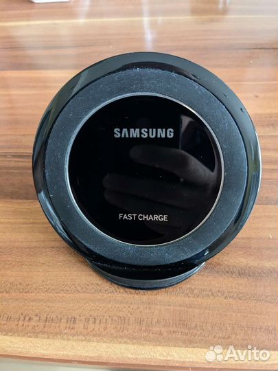 Беспроводное зарядное устройство samsung EP- NG930