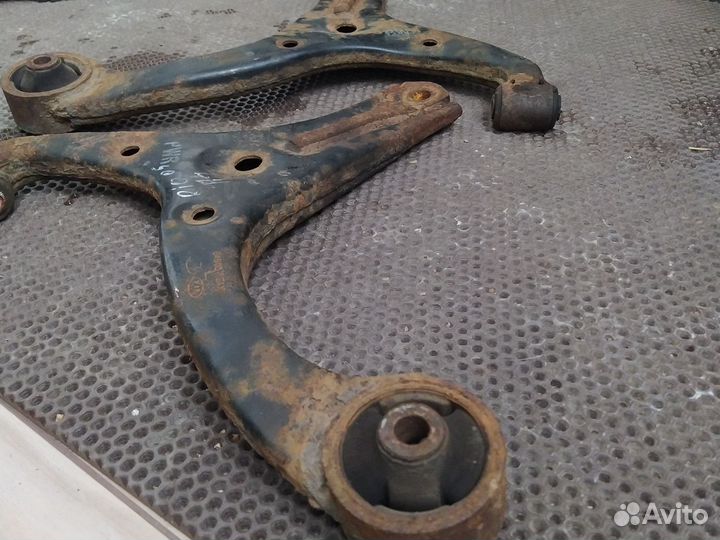 Рычаг передний