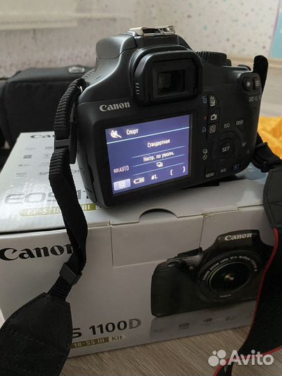 Зеркальный фотоаппарат Canon EOS 1100D