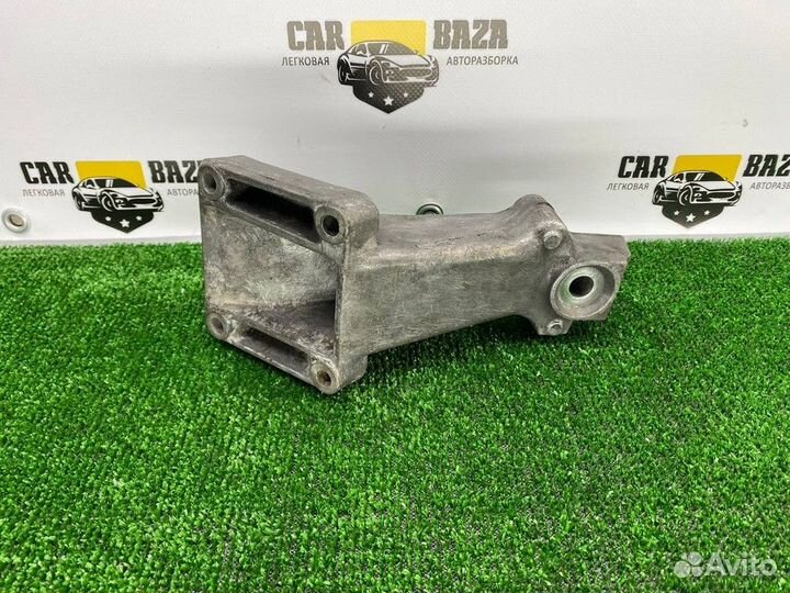 Кронштейн двигателя