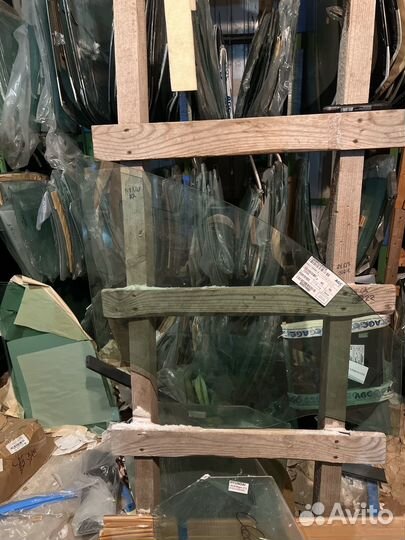 Стекло боковое Рено Аркана переднее опускное