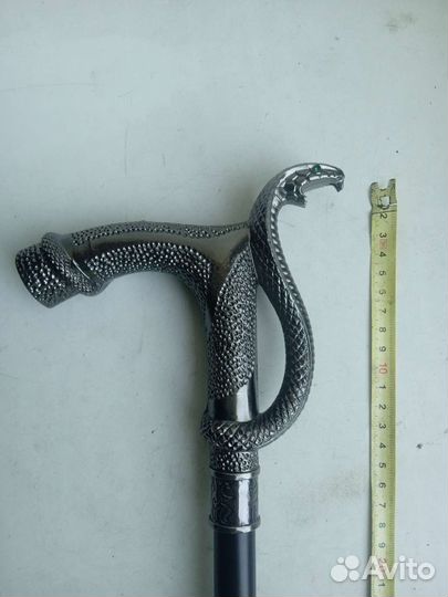 Трость с дефектом змея кобра с изумрудным глазком