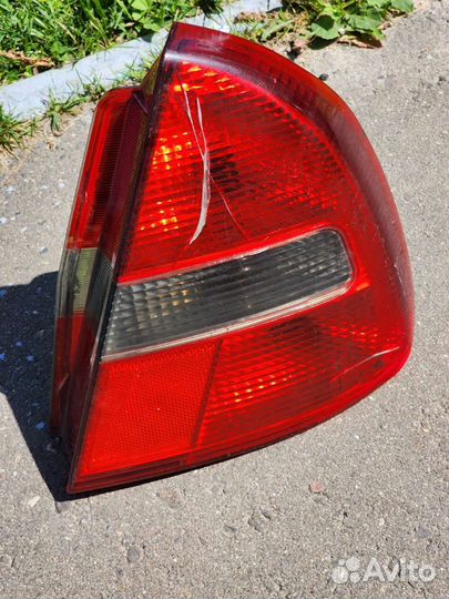 Фара задняя правая внешняя Mitsubishi Carisma